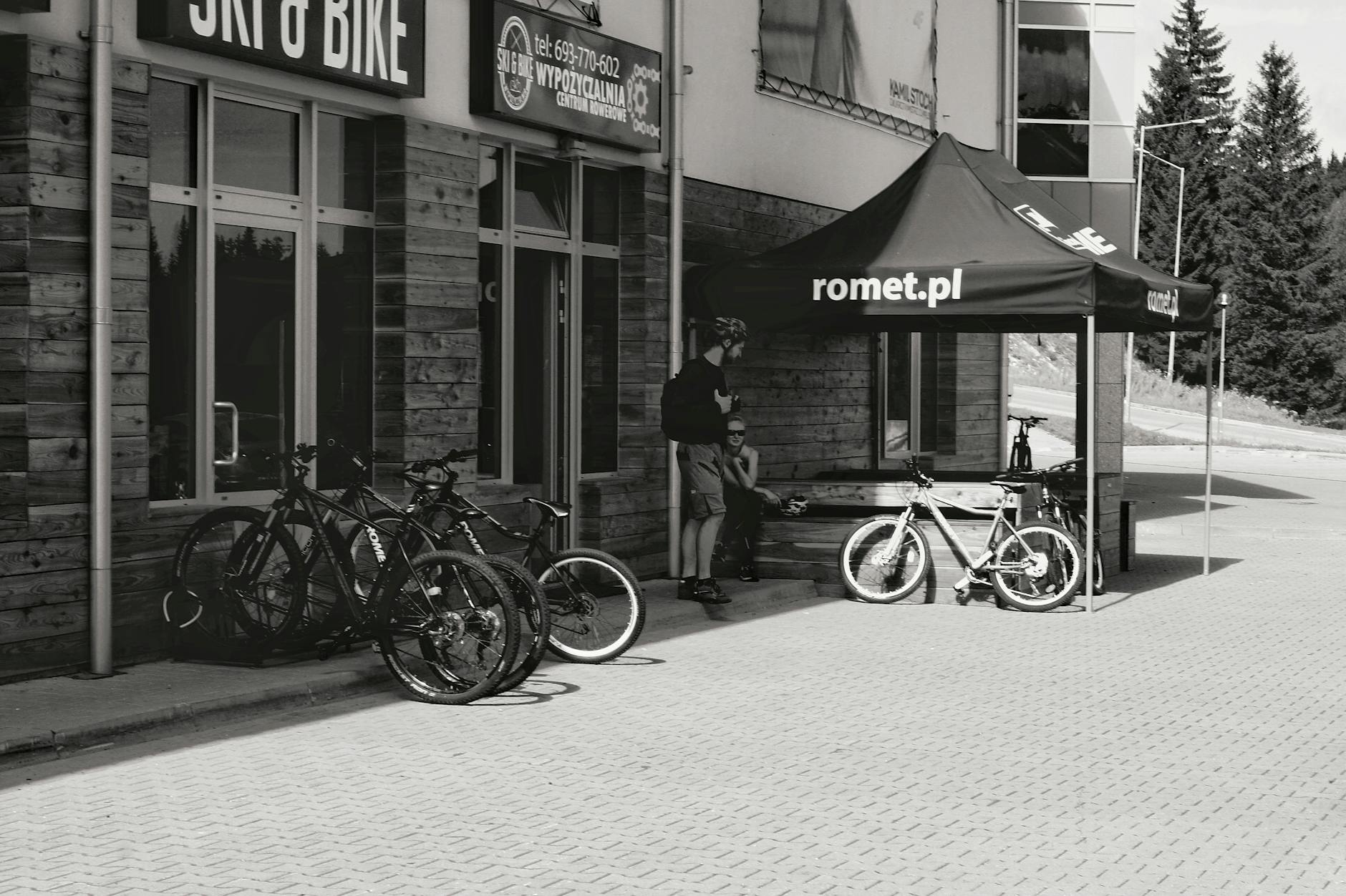 Zabytkowe budynki uzdrowiska Świeradów-Zdrój z przełomu XIX i XX wieku w górach